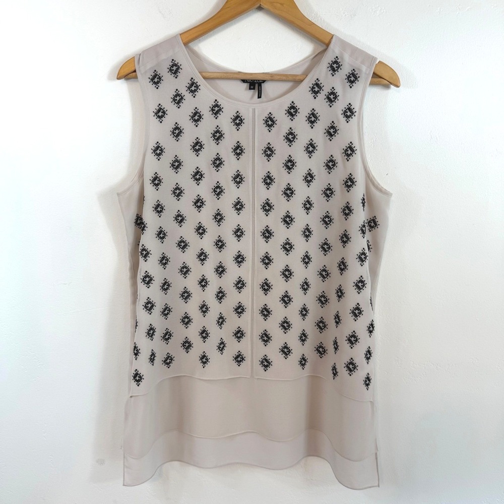 Nic+Zoe Embroidered Blouse Top Tiered Hem Sleeveless Boho Neutral Classic Chic M
